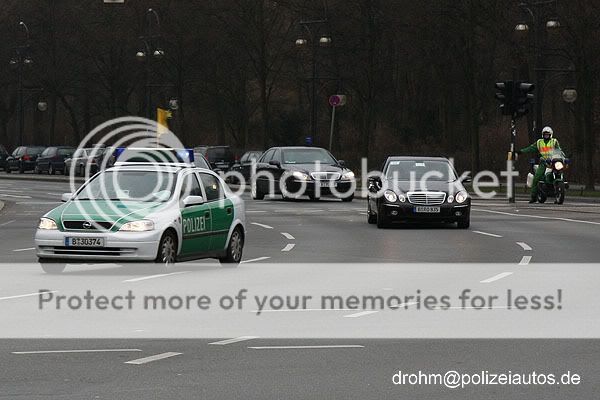 صور للحرس الرئاسي الالماني Blnkolonneolmert0208006