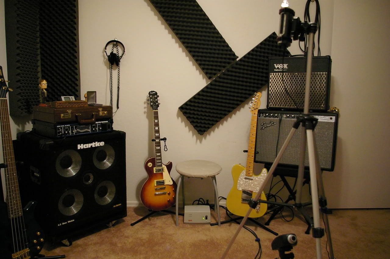 My jam room is getting there... pics for those who are bored ...