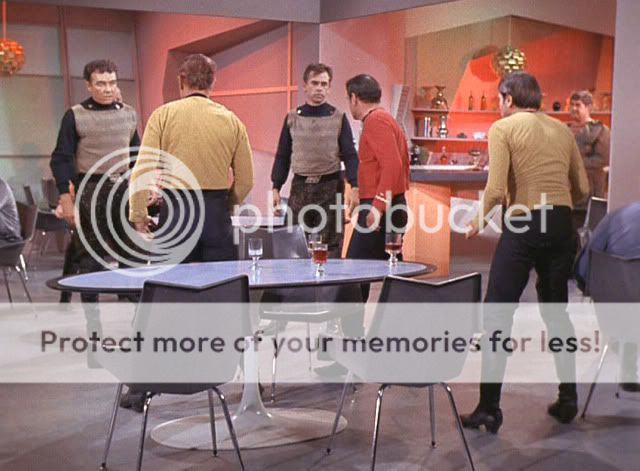 Star Trek - Page 20 TOS_2x13_TheTroubleWithTribbles0239-Trekpulse