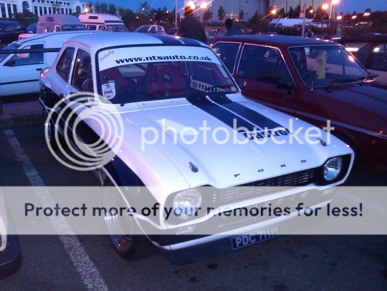 Pre-1984 Ford Night at Ace Cafe (3rd May 2011) Utf-8BSU1BRzA0OTYuanBn-2