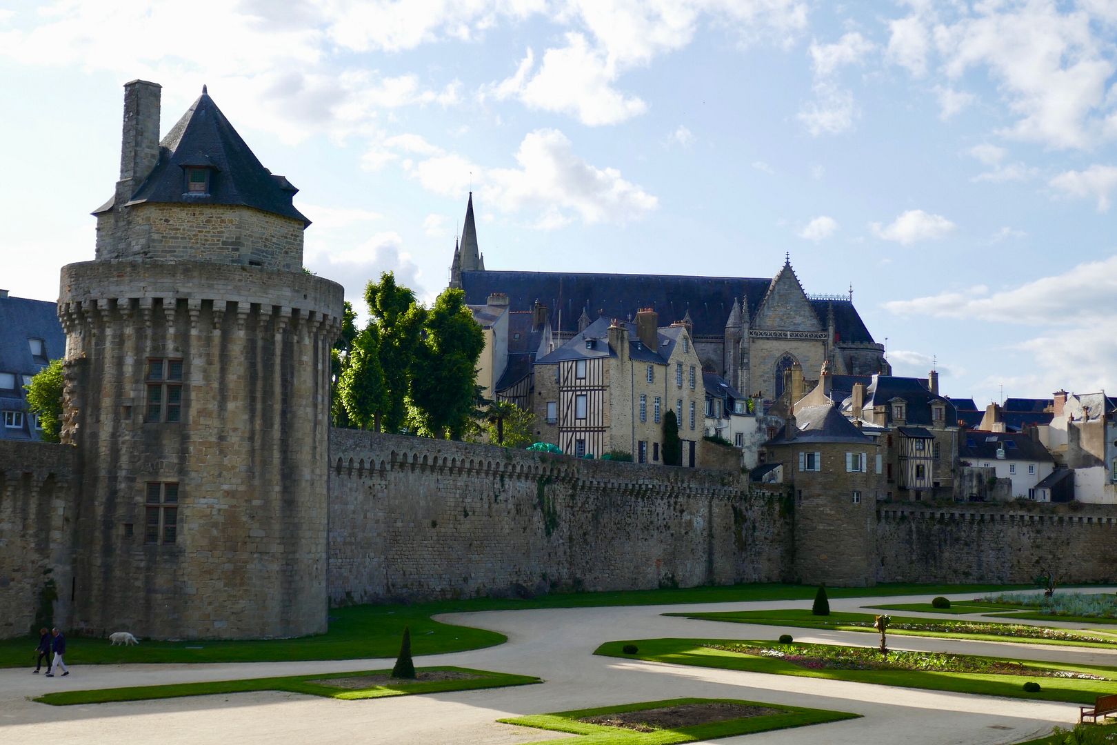 Stadtmauer von Vannes photo E1572C80-FF35-46B0-BFDA-1121A434581C_zpscsr0amvk.jpeg