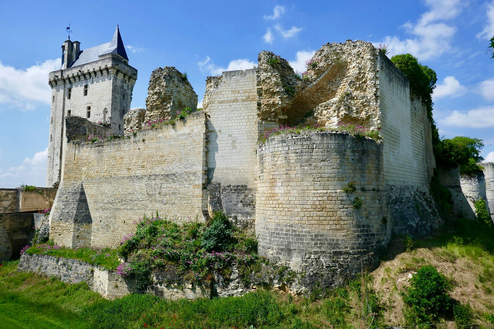 Burg von Chinon photo 8CC69B50-79E9-456C-AC51-2CBB0663E534_zpslmtkaxjd.jpeg