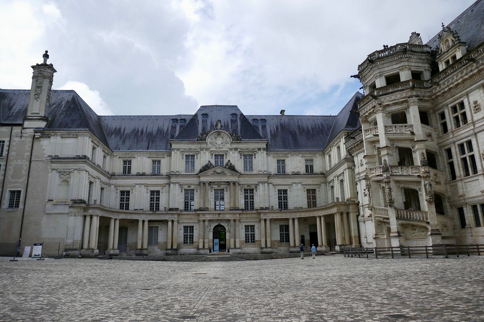 Ehrenhof Blois photo A46F3986-04C2-4B15-8EE5-7163BFB53C14_zpsptmm8tgn.jpeg