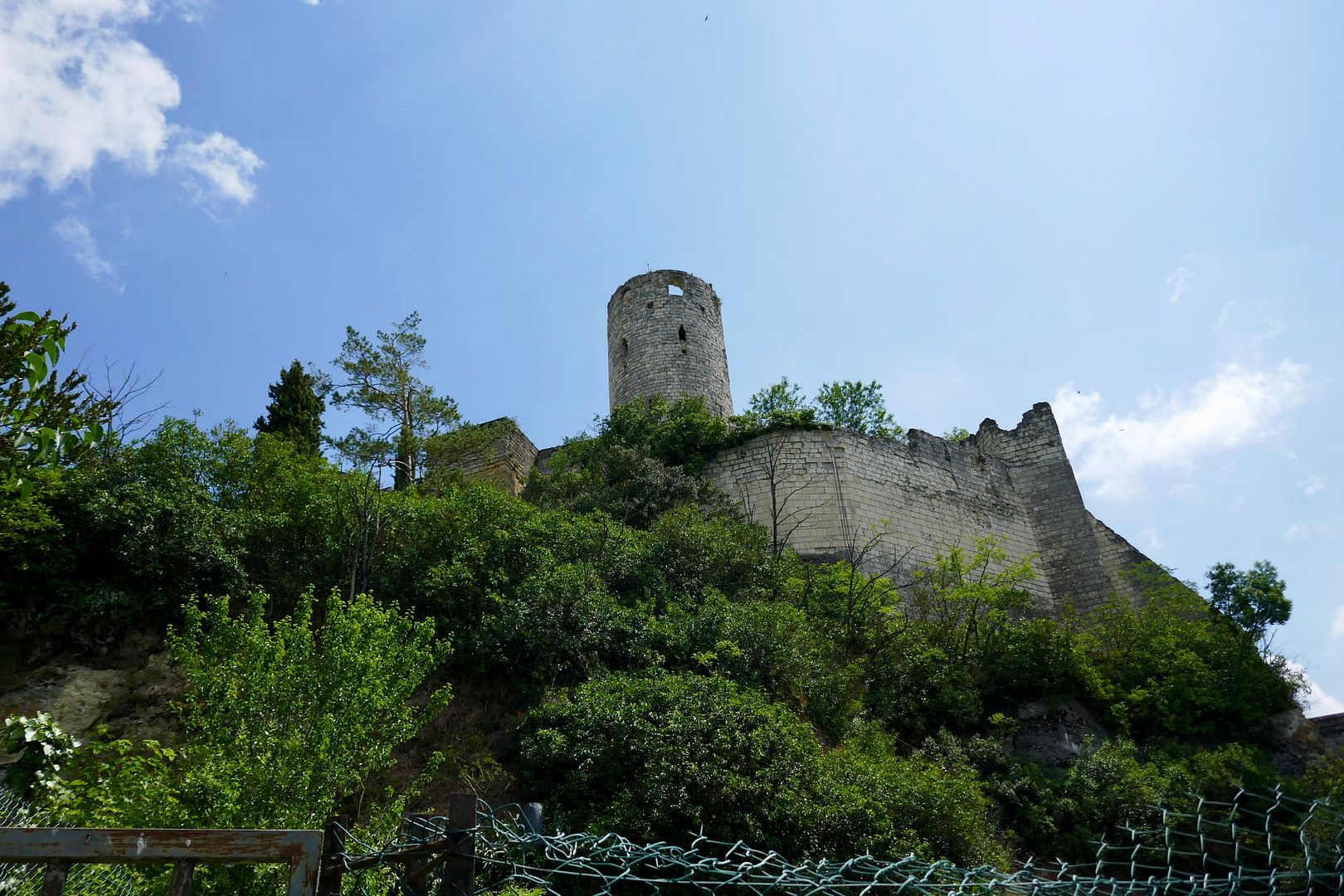 Burg Chinon - Seite photo E6EA4561-8A28-4611-811D-7F4E0AE687E4_zpsu5rmmov6.jpeg