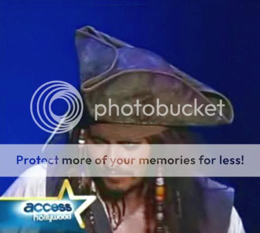 http://img.photobucket.com/albums/v148/Chero/Depp/Disney%20Expo/x4.jpg