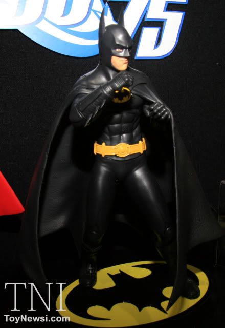 Batman Michael Keaton Statue DC Comics IMG_1115