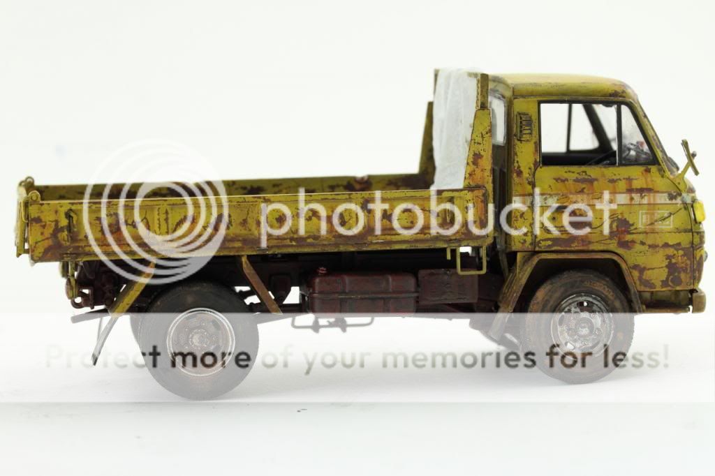 Extreme weathering - Forklift and Tipper Truck - Page 2 2012-09-020018