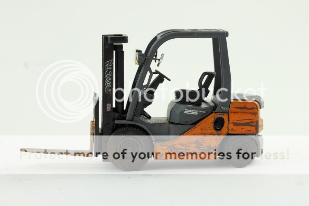 Extreme weathering - Forklift and Tipper Truck - Page 2 2012-09-020019