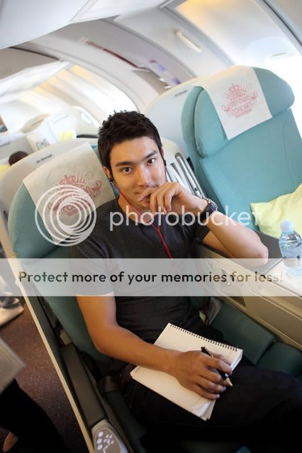 [100902/OFFICIAL] SM Town in Incheon airport and on the plane to LA, 7P | Super Junior Siwon