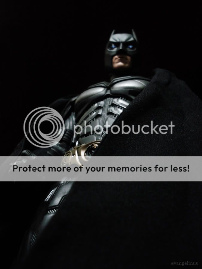 [Hot Toys] Batman Begins: Batman/ Bruce Wayne (2011 Toy Fairs Exclusive)  - Página 11 Batman_by_evangelinus