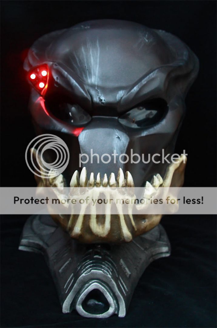 [SDCC 2010] Predators: The Berserker - Prop Replica - Sideshow P2