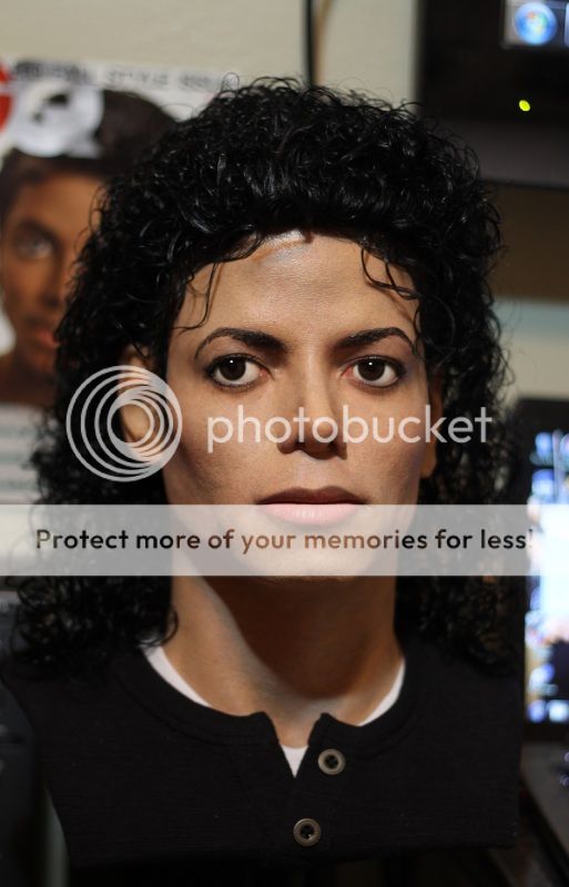 Busti raffiguranti Michael Jackson quasi alla perfezione - Pagina 2 IMG_3977