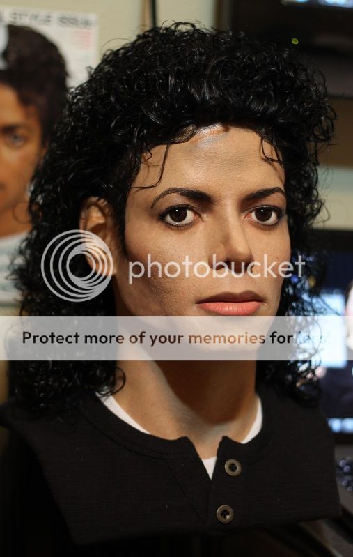 Busti raffiguranti Michael Jackson quasi alla perfezione - Pagina 2 IMG_3979