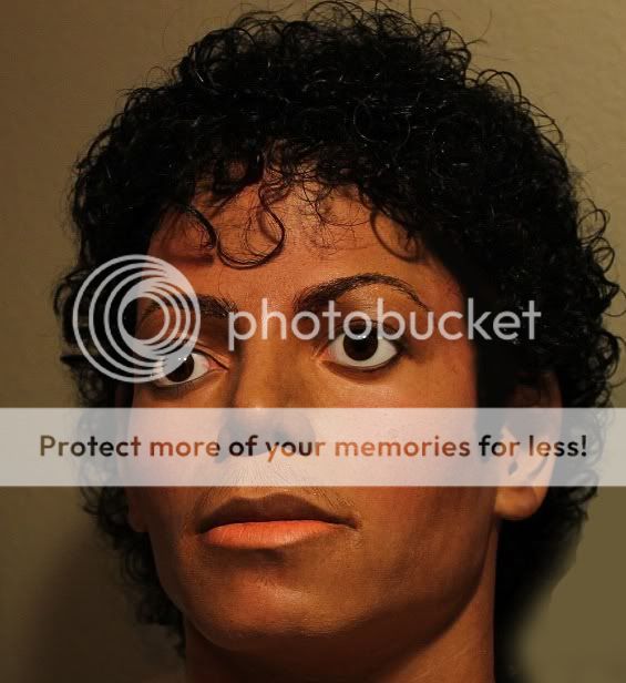 Busti raffiguranti Michael Jackson quasi alla perfezione - Pagina 2 Almostdeone