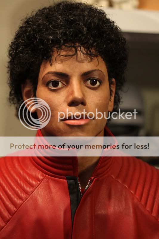 Busti raffiguranti Michael Jackson quasi alla perfezione - Pagina 2 V2promo
