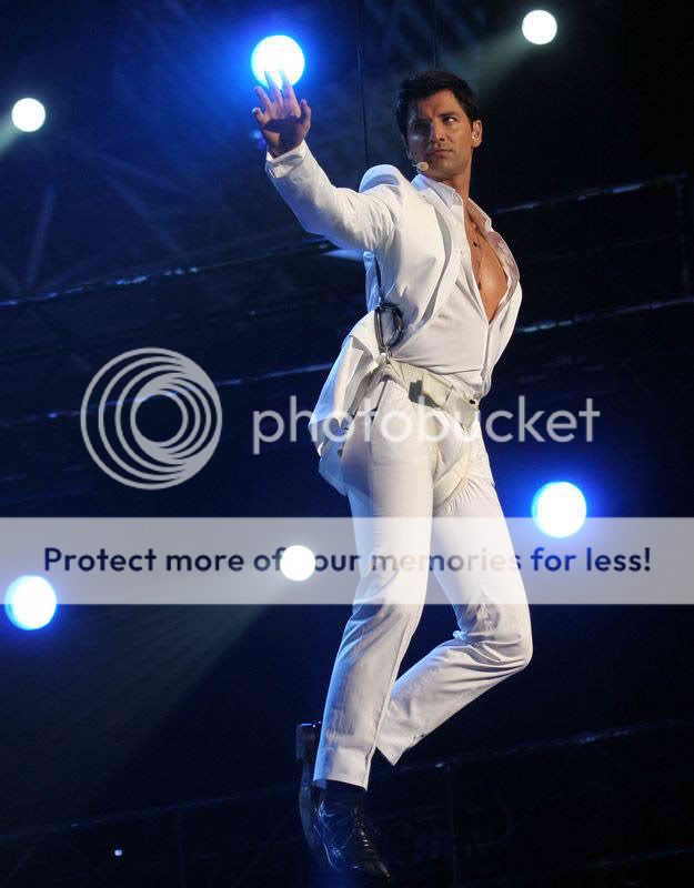 Sakis In White Suit - Need Your Help Eurovision_2006_05