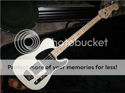 Lançamento da Squier - telecaster bass special, com escala de 32".  Tele20001