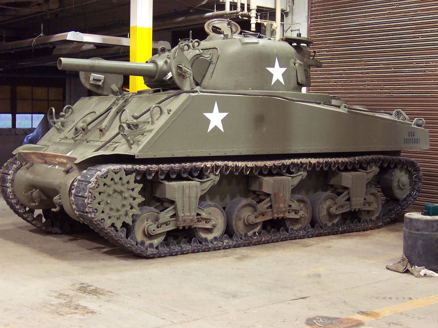 Sherman - Sherman Easy Eight.. M4105ShermanFront-Left2