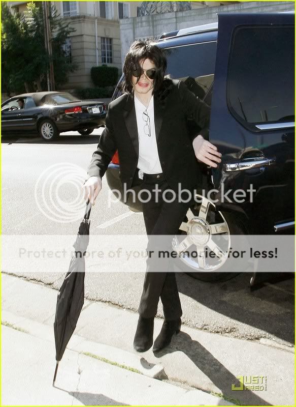 [SORTIE] Michael Jackson fait du shopping à Las Vegas (PHOTOS +UP 3 VIDEOS !!) 01