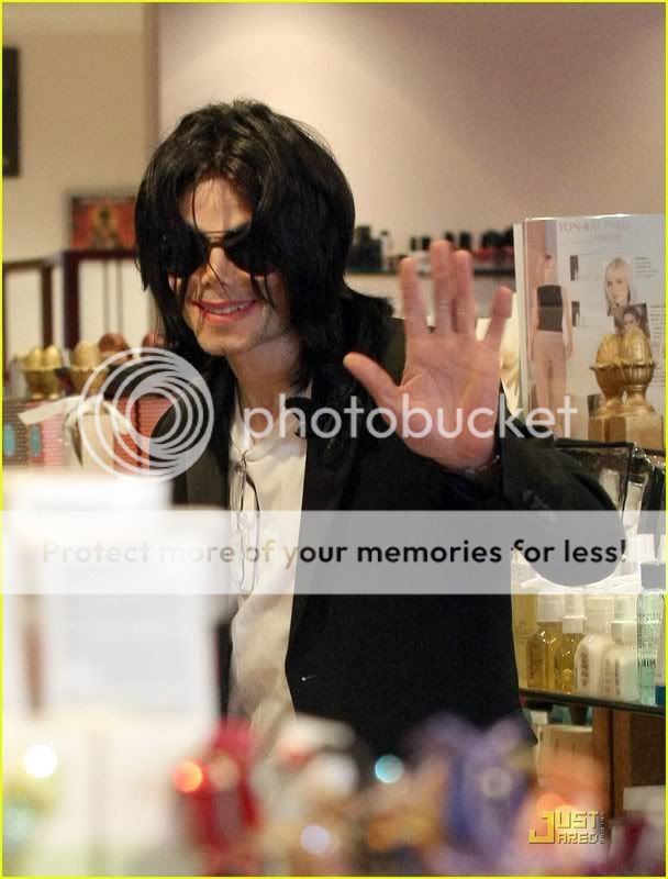 Nuove foto di Michael Jackson: shopping a LA 11