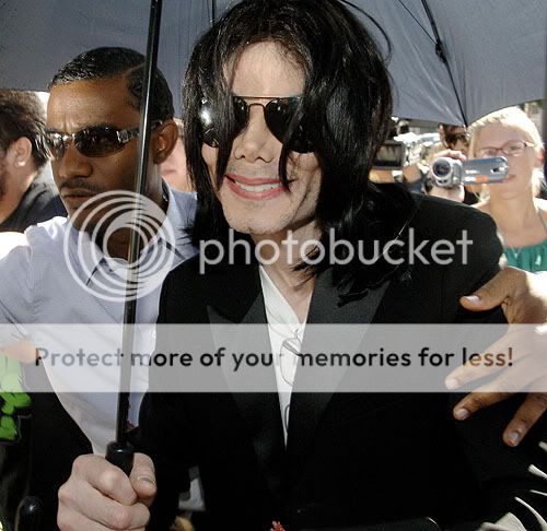 [SORTIE] Michael Jackson fait du shopping à Las Vegas (PHOTOS +UP 3 VIDEOS !!) 16