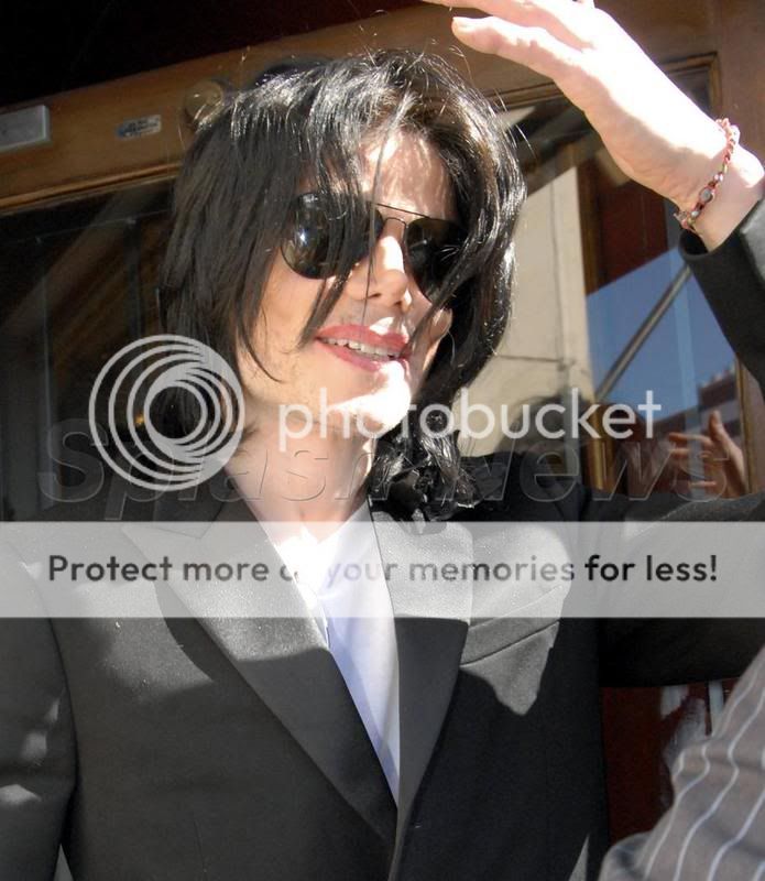 [SORTIE] Michael Jackson fait du shopping à Las Vegas (PHOTOS +UP 3 VIDEOS !!) 36