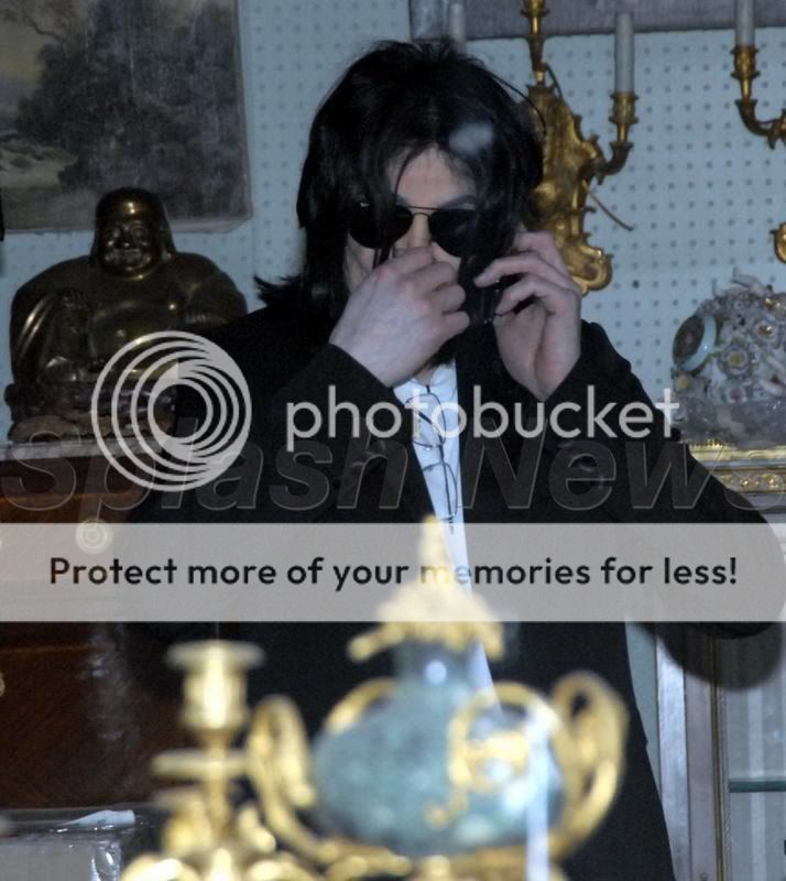 [SORTIE] Michael Jackson fait du shopping à Las Vegas (PHOTOS +UP 3 VIDEOS !!) 38