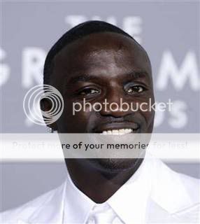 Akon pleads not guily in Fan tossing case Akon