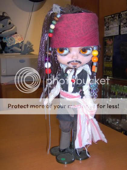 Blythe custom en ce moment sur ebay!! - Page 11 Blythe_Jack_Sparrow_01