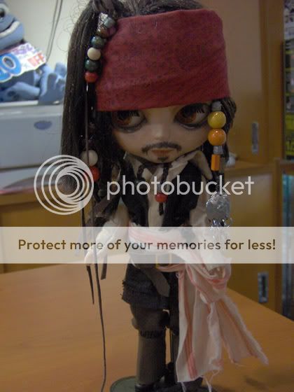 Blythe custom en ce moment sur ebay!! - Page 11 Blythe_Jack_Sparrow_02