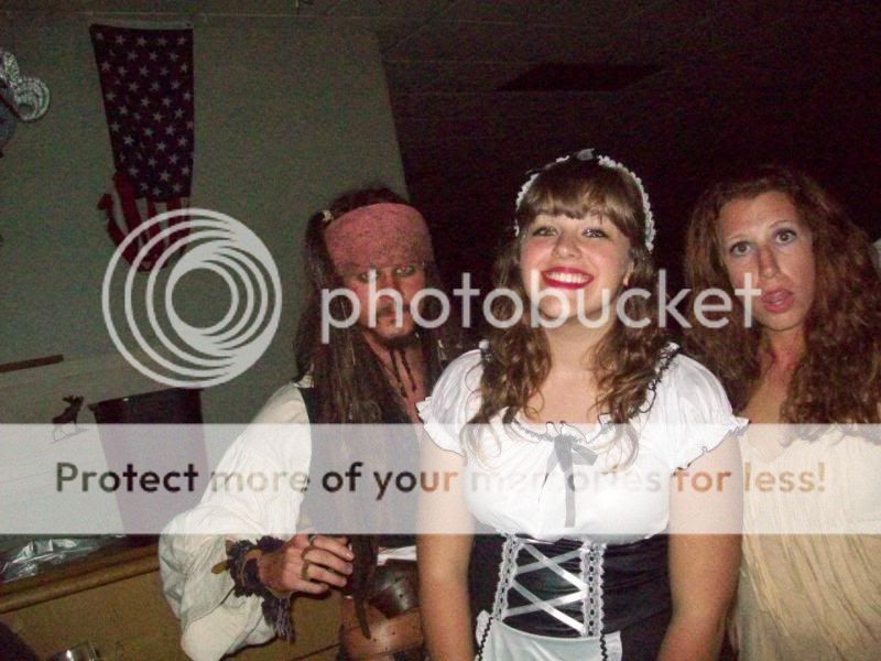 ARCHIVE: Halloween 2011 - Page 2 297361_2236562870728_1147668133_32172695_189637117_n