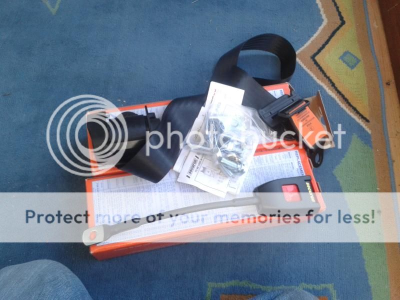 bits for sale, waxoyl, oil pressure gauge & seat belts. 20141007_085454
