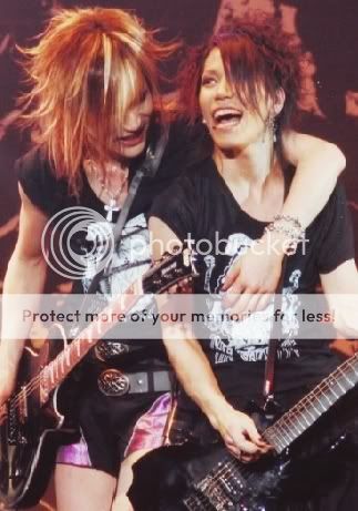 photo Aoi et Uruha Gazette-UruhakissAoi00