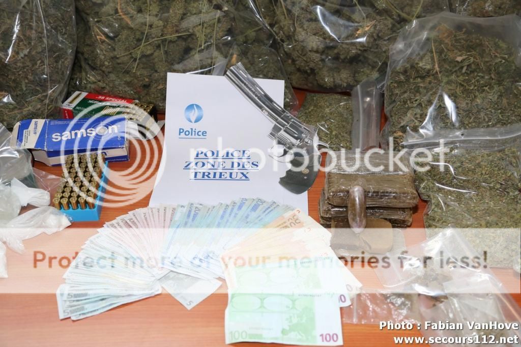 Fontaine-l'Evêque: la police intervient pour un cambriolage, elle découvre plus de 5 kilos de cannabis + photos Tn_fontainestupfaitsdivers04510_tn