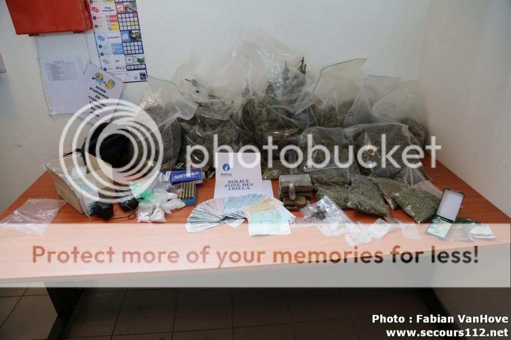 Fontaine-l'Evêque: la police intervient pour un cambriolage, elle découvre plus de 5 kilos de cannabis + photos Tn_fontainestupfaitsdivers0452_tn