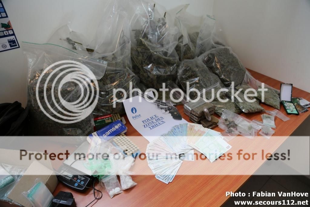 Fontaine-l'Evêque: la police intervient pour un cambriolage, elle découvre plus de 5 kilos de cannabis + photos Tn_fontainestupfaitsdivers0454_tn