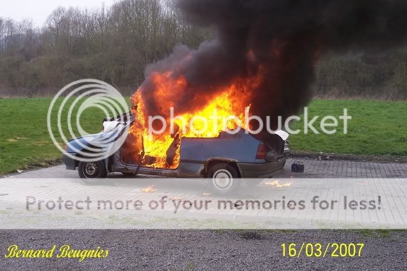 Exercice extinction feu de voiture (+ photos) 16-03-07002