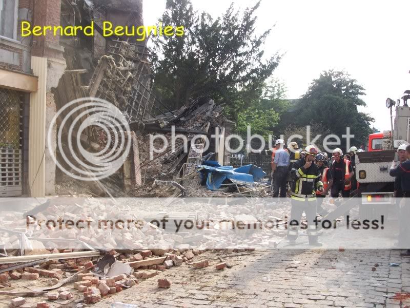 Plan kata Mons, immeuble effondre 14 juin (+ photos) - Page 2 EffondrementRueHoudain14-06-09008