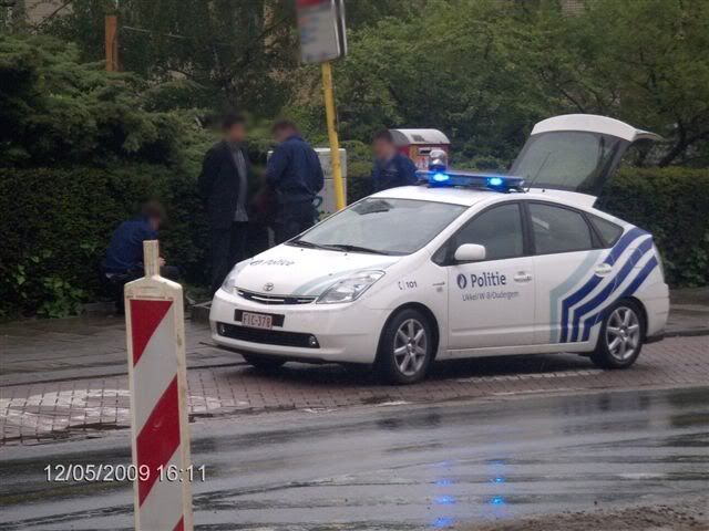 zone Uccle, Boitsfort, Auderghem : 2 Toyota Prius hybrides et un Land Cruiser pour la police HPIM7557