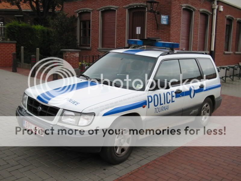 Véhicules de la police communale SubarutournaiIMG_1827