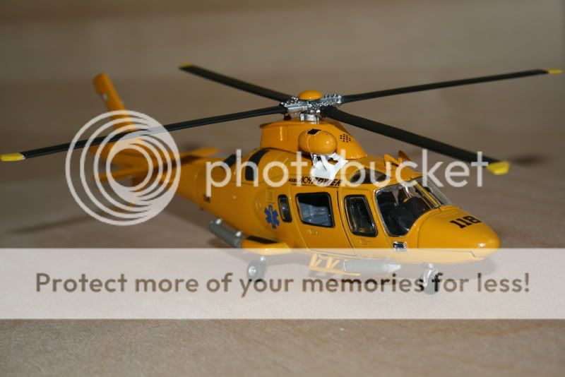 Hélicoptères de secours miniatures IMG_0128