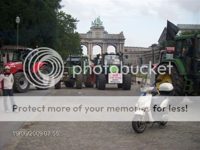 Manifestations à Bruxelles + photos - Page 2 HPIM9426