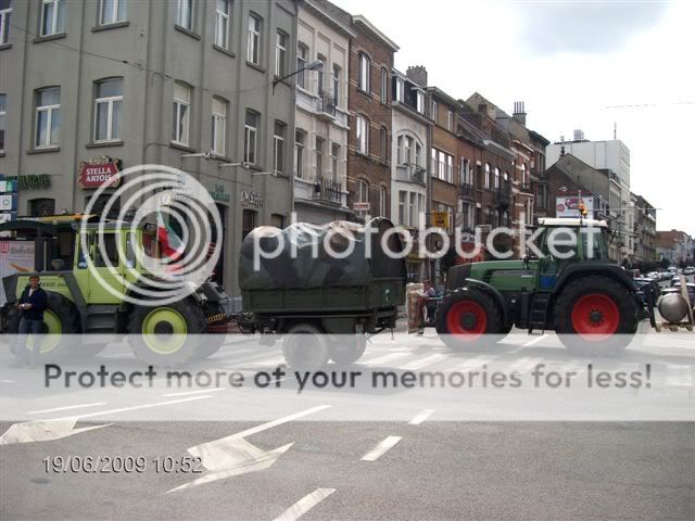 Manifestations à Bruxelles + photos - Page 2 HPIM9439
