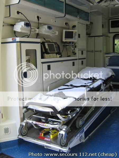 Croix Rouge : Nouvelle Mercedes Sprinter médicalisée à Ottignies IMG_2012-1
