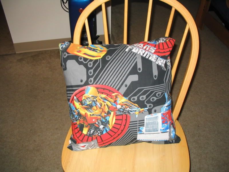 Making throw pillows for Bro -- help? OP2