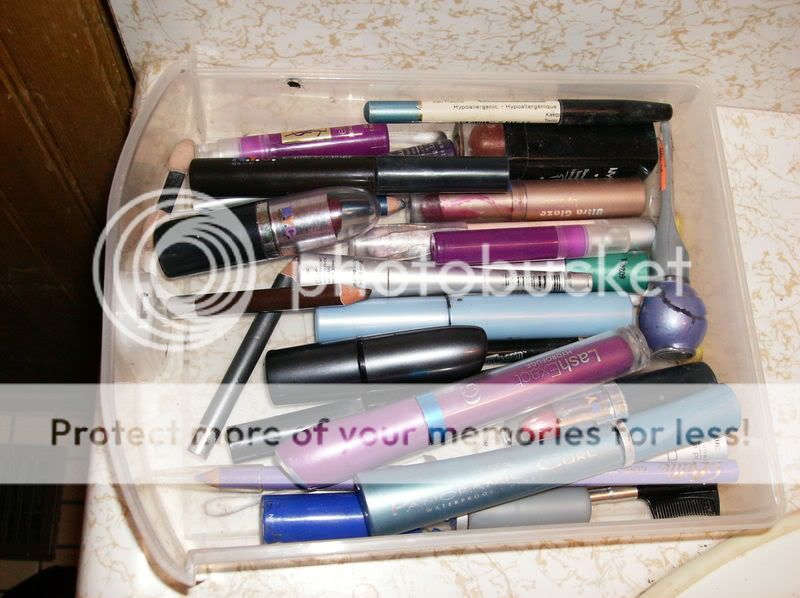 Your Makeup Collection :D - Page 9 Makeupeyes3
