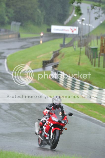 a few pics from cadwell park 040712_1716_cadwell_park