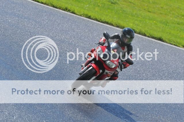 a few pics from cadwell park 040712_1849_cadwell_park