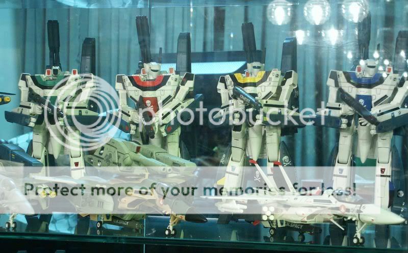 Les collections de robots (Macross, Transformers, gundam etc Macrosscollection_02