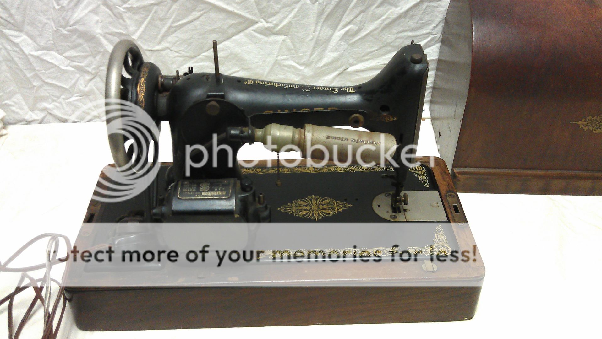 Singer Sewing Machine No 99 vintage 1922 electric original case knee 